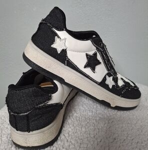 💋Kids Black and White Star Sneakers Size 39 ( 6.5 )💋
